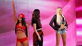 WWE-18年-RAW第1287期：众女子超级巨星回归捧场 玛丽丝挺孕肚出席-花絮
