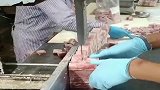 牛肉分割车间，用手推是认真的吗，看得心惊肉跳！