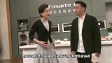 黄磊带两个女儿现身 黄多多蝎尾辫俏皮可爱