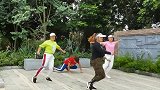 三个女人一台戏，看着她们跳舞那么好看，明天我要跟她们学舞蹈