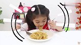 小萝莉们玩烹饪玩具