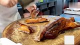 香港美食：师傅斩烧腊要求真高，一只烧鸭丢掉好几两！