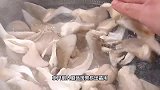 以后想吃蘑菇，一定要试试孜然蘑菇，做法简单，香辣开胃