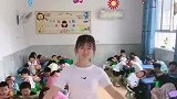 老师在教室内跳舞，不能找没有人的地方跳吗