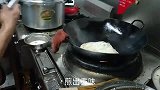 从大酒店挖来的广东厨师炒粉技术就是厉害，这颠锅水平太棒了