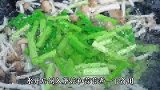 这道蒜薹瘦肉炒蘑菇真的太好吃了，又香又嫩，真的太下饭了