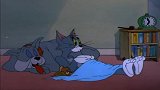 猫和老鼠：猫鼠狗和谐共处，杰瑞被抓汤姆出手相助惊呆流浪猫！