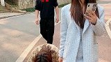 散步牵错手，这肯定是预谋已久