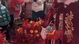 婚礼当天公婆给新娘10万改口费，新娘这声爸妈没白喊