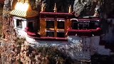 你知道为什么西藏寺庙都把建筑建在悬崖峭壁上？