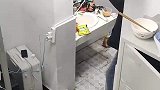 宿舍内杂乱无章，垃圾满地也不收拾