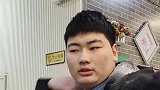 大衣哥真是个好父亲，降温了带儿子来买衣服，说话不做作接地气！