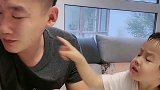 三岁小情人给爸爸讲道理，差点给爸爸整哭了