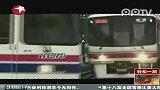 日本两列火车“擦肩而过”