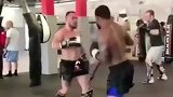 格斗迷-20190107-前Glory双级别冠军罗宾与UFC选手迈克尔-约翰逊实战对练