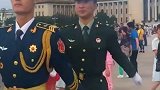 仪仗队的兵哥哥一出场全场目光都集中在这些兵哥哥身上了