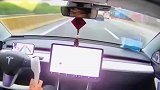 特斯拉随意变道，险些撞上视频车