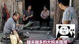 农村大叔靠摘箬叶赚钱，惹来全村大妈羡慕