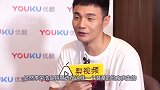 李荣浩求婚杨丞琳并晒合照，李荣浩的脖子亮了，网友：大家都懂！