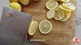 柠檬膏做法简单，夏天到了，熬点柠檬膏放家里对小孩很有益