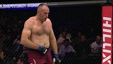 UFC-18年-“狂蟒之灾”绞杀“一拳超人” 奥利尼克裸绞降服马特·亨特-精华