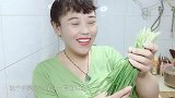 用韭菜做回忆小时候最爱吃的韭菜盒子，皮薄馅大超级好吃