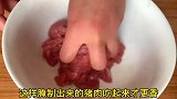 炒猪肉时,瘦肉发柴嚼不动,大厨教你一招,像吃豆腐一样滑嫩哦