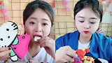 美女直播吃彩色卡通小零食，各种味道任意选，是我向往的生活