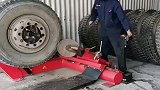 专业拆轮胎的机器，效率就是不一般！