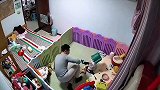爸爸在宝宝面前耍帅摔倒，事后很长时间都没站起来！