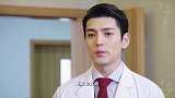 男子来巡视病房，正好看到自己的妻子被她前夫拉着