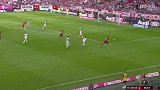 还是老伙计最贴心！穆勒舒服喂饼 莱万转身抽射破门3场6球