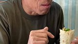 周大爷讲述小时候的地震经历