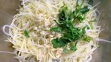 土豆丝这样做老香了，一顿多吃3碗米饭
