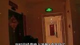 保洁阿姨凌晨还在打扫卫生,每一位努力生活的人,都值得被尊敬!