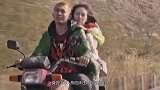 王子文晒照踩高铁桌板，秀鞋子包包，网友：像“呆头鹅”