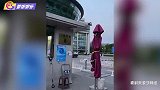 殷世航蹲守直播平台公司前，疑要为自己被封杀讨说法！网友：该
