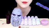 美女试吃紫色美味食物小聚
