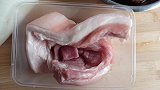 广东老火靓汤，红萝卜白萝卜煲香菇五花肉汤
