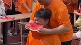 用脸吃西瓜还是第一次见