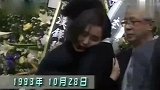 昔时陈百强葬礼上，何超琼执意要扶灵，哭成泪人，使人非常动容