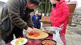 大锅菜“青鱼豆腐汤”，汤汁鲜美，辣味十足，好吃连汤都喝完了