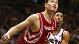 姚明年轻时接受采访:看大郅进NBA有点嫉妒 当年随便打爆拳王