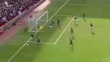 球迷们可开眼了！门将后卫千钧一发齐开挂 惊险刺激的门线解围