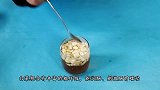 白菜根用水煮一下，用途厉害，现在知道还不晚，快找找