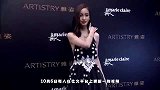 带小海绵现身游乐园，岁儿子大方露脸很萌，身高到妈妈腰部