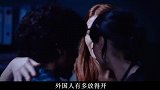 演唱会现场正在狂欢，变异的丧尸混在其中，杀戮正式开始，电影
