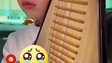 小男生边弹琵琶边落泪，就这一个画面我就脑补了一部古装剧