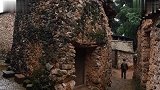 中国化石第一村，连猪圈，厕所都是用亿万年的化石建的