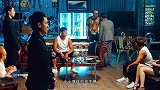 假发一掀，热狗一下就没了